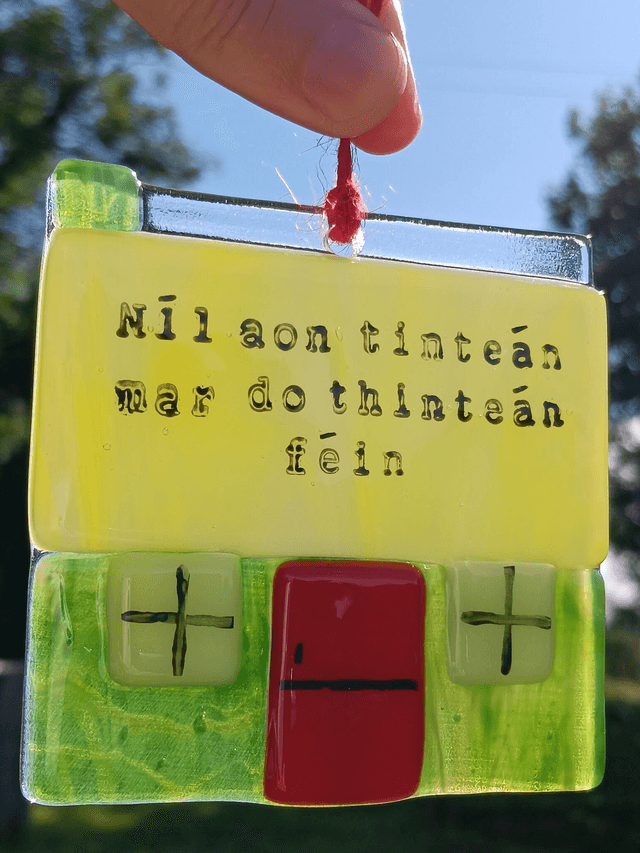 Fused glass Thatched Cottage - 'Níl aon tinteán'